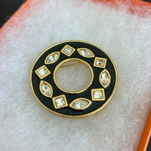 Vintage monet brooch, signed